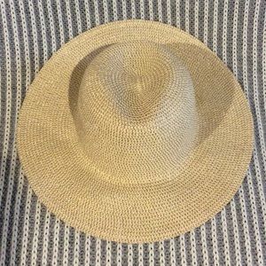 Straw looking paper/polyester hat. Like new. Soft